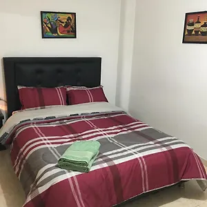 Habitación en casa particular Dorado Airport Rooms&apartments, Bogotá
